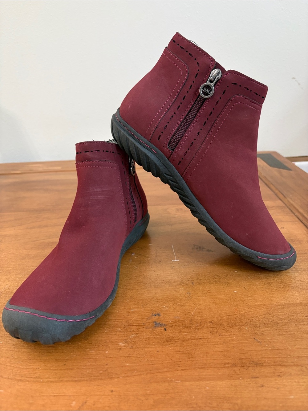 JBU Jambo Juno Women's Burgundy Ankle Booties Size 8